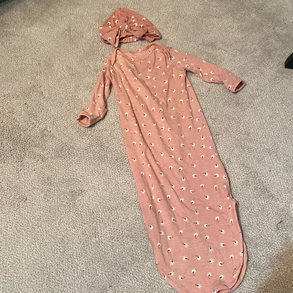 Jessica Simpson 3-6 Month Sleep Gown with Hat